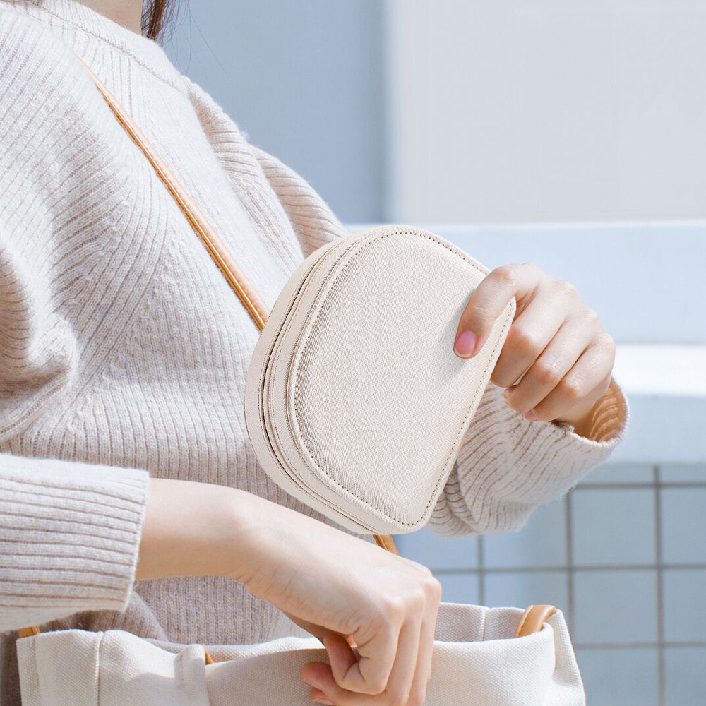 Caja de joyería de venta caliente transfronteriza pequeña semicírculo en forma de concha pendientes anillo collar joyería caja de almacenamiento de cuero para mujeres