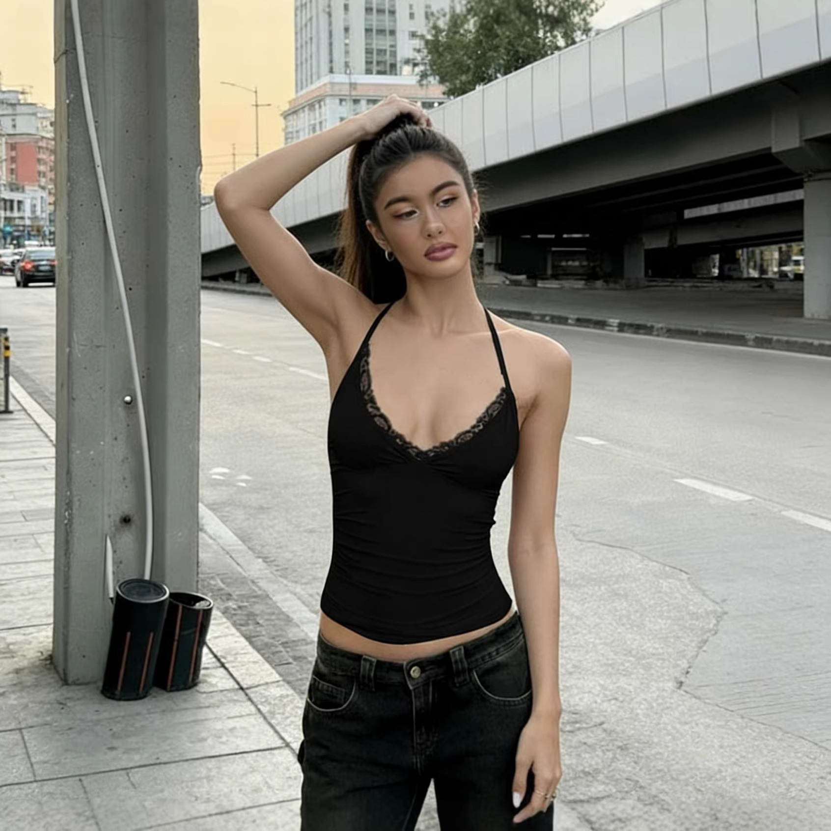 Canotta con scollo a v e rifiniture in pizzo - bustier donna_voghion.com