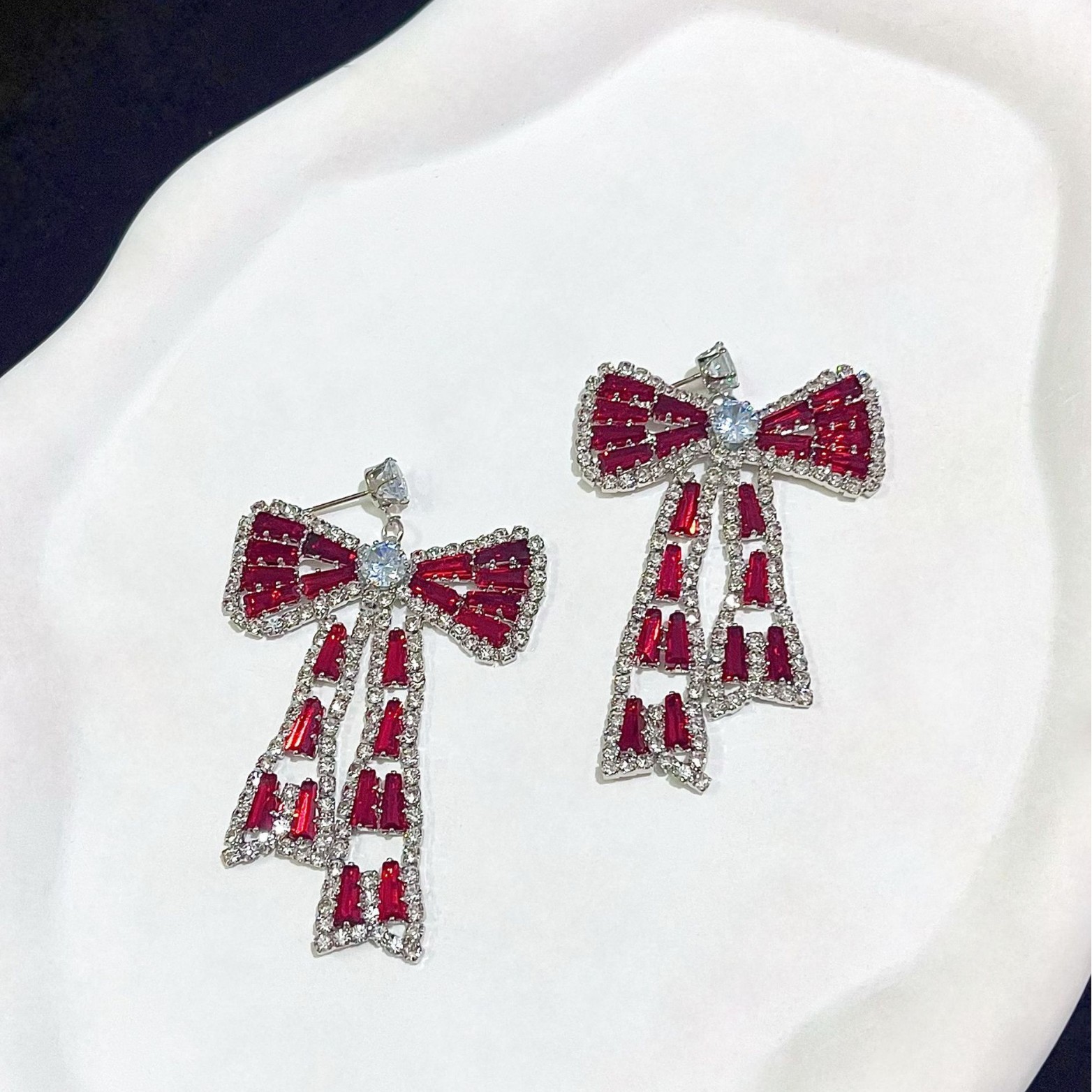 Full Diamond Bow Pendant Necklace Simple Elegant Rhinestone Torque_voghion.com