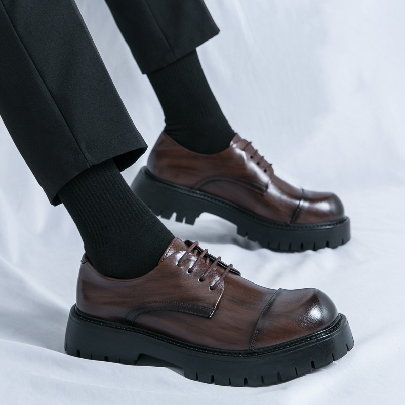 Gran tamaño transfronterizo de primavera y otoño nuevos zapatos de cuero de moda para hombres zapatos de derby de suela gruesa de moda británica zapatos de hombre un cabello