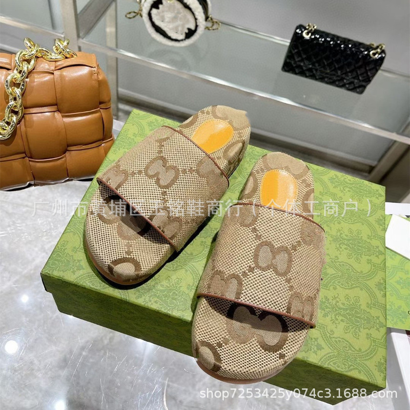 Gujia Flat Slippers with Classic Large Letter Logo, Women's Couple Style, Large Quantity in Stock, Direct Sales from Cross-Border Factory
