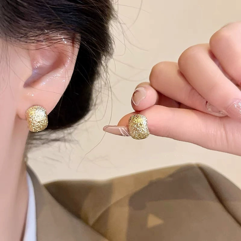 Серебряная игла, золотые универсальные ретро серьги, серебро 925 образец, интернет-знаменитость, стиль легкой роскоши, стиль высокого качества, яркий запоминающийся стиль