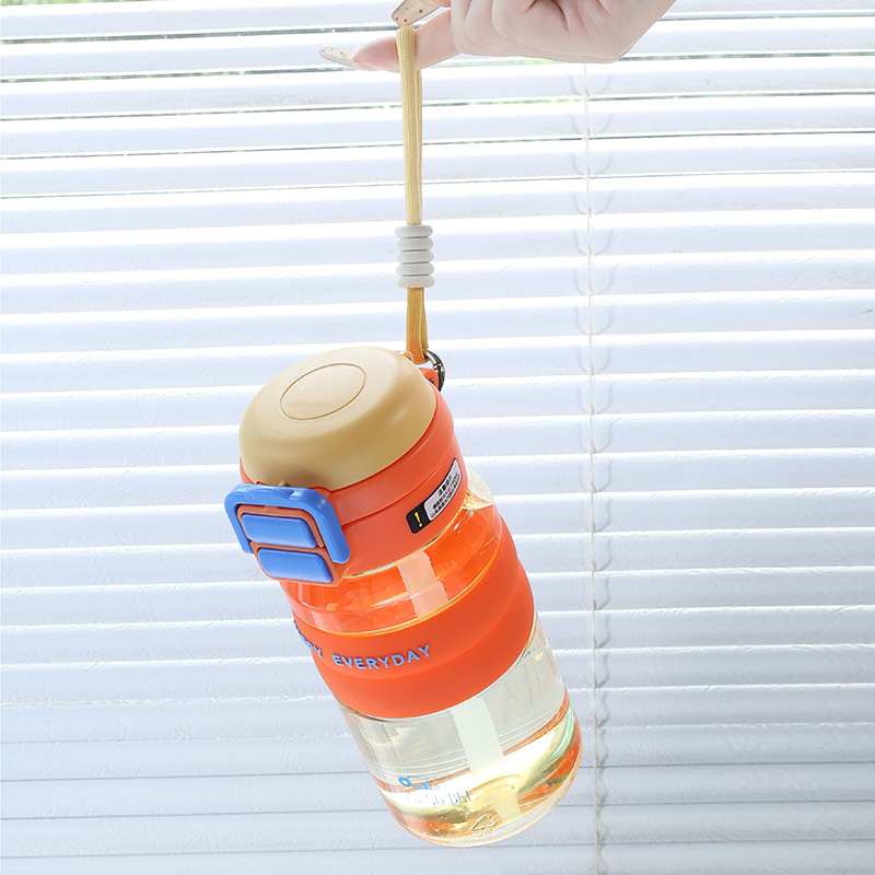 Taza de plástico portátil de gran capacidad para estudiantes de verano, nueva taza de agua antideslizante para niños, taza de paja deportiva resistente a altas temperaturas