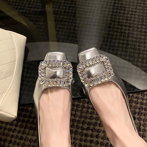 Versión de piel de oveja ~ diamante de boca clara cabeza cuadrada francesa plata con falda zapatos de mujer nuevos zapatos de cuero Marijin zapatos