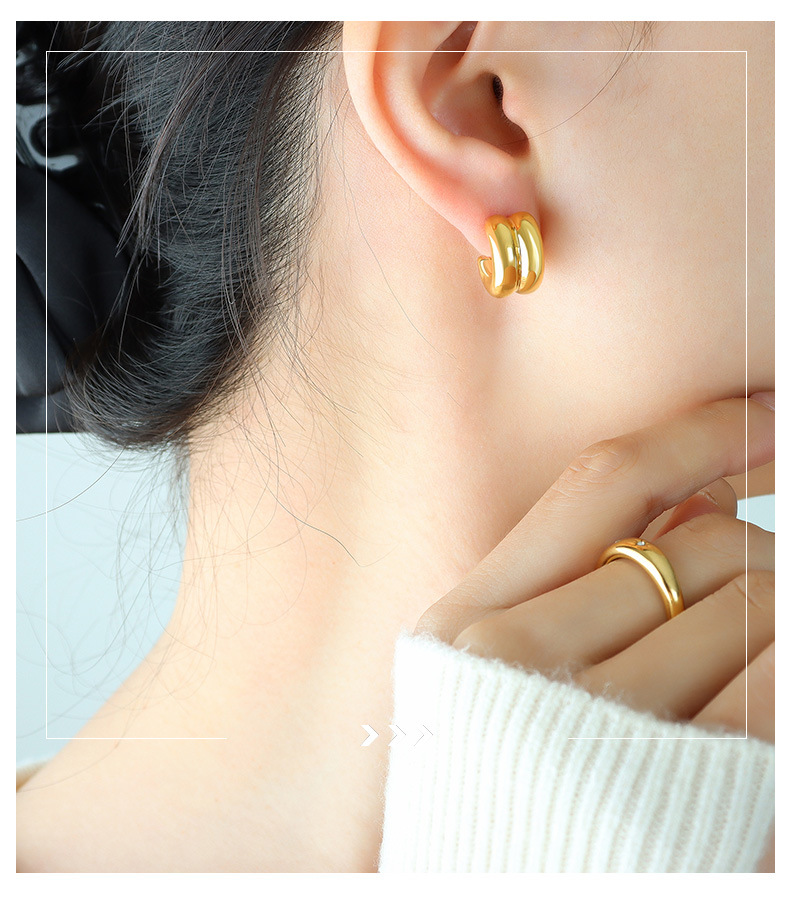 1 Pair Simple Style C Shape Plating Titanium Steel 18k Gold Plated Ear Studs display picture 1