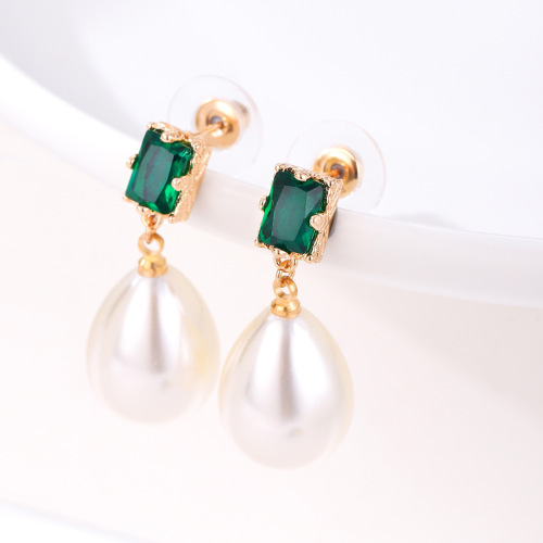 Europe and the United States fashion pearl jewelry for women girls fashion gold plated pearl earrings emerald senior zircon earrings 