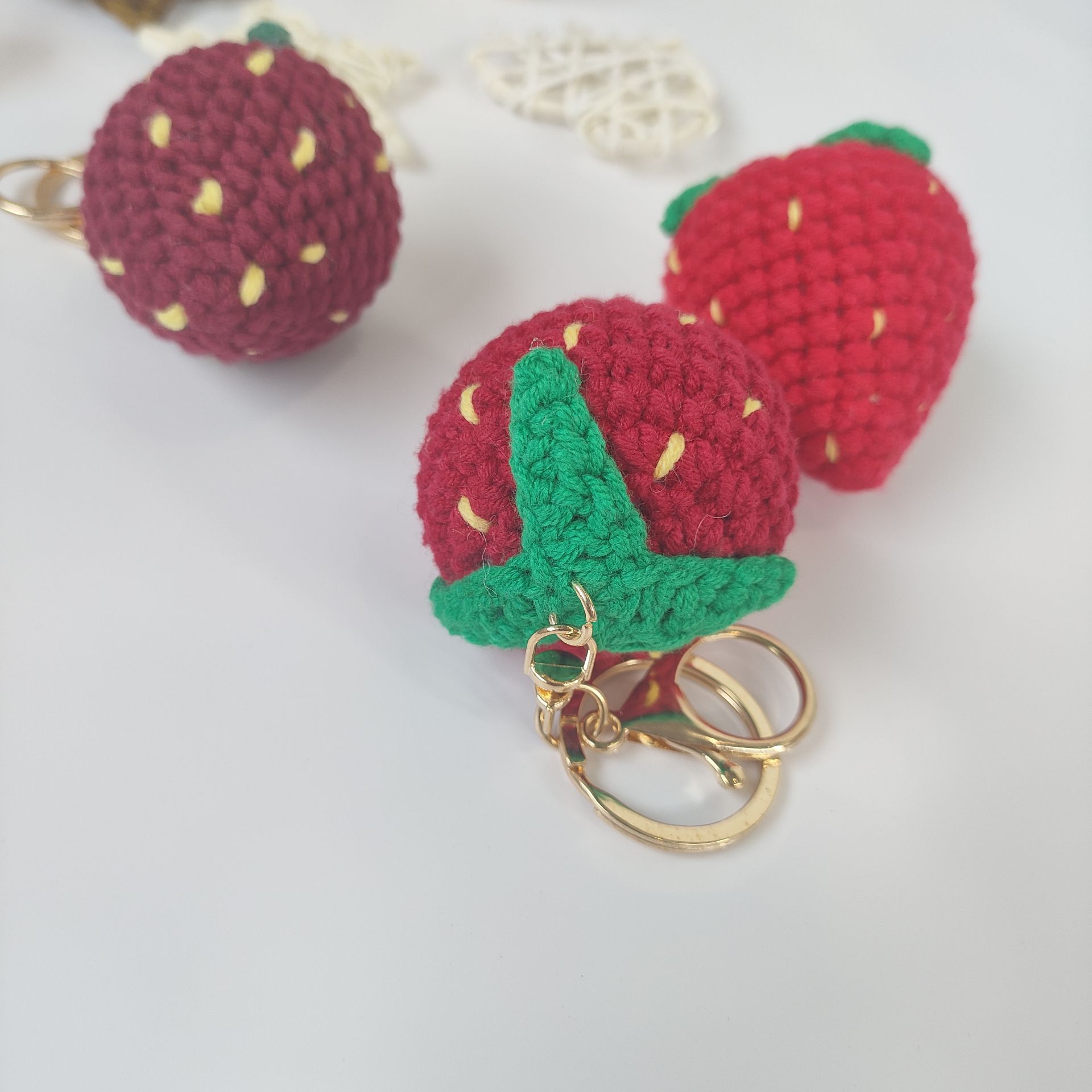 1 Piece Quantity 1 Piece Cute Strawberry Yarn Unisex Bag Pendant Keychain