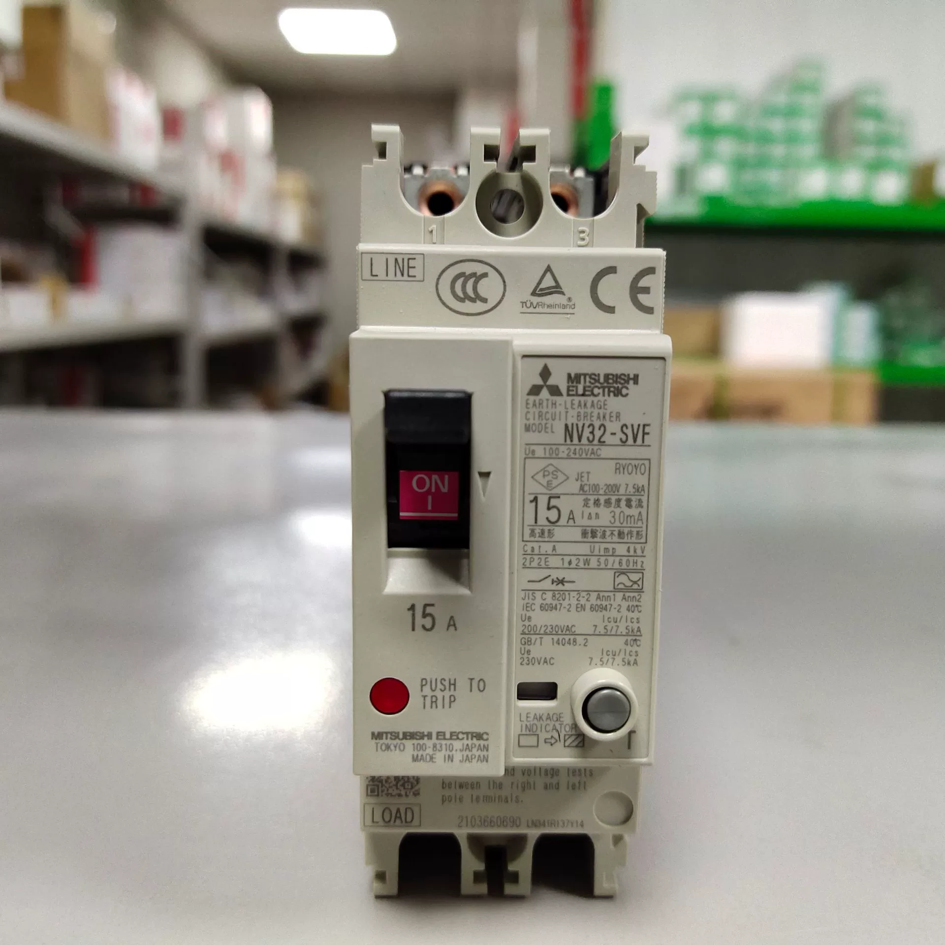 Mitsubishi new plastic shell switch NF400-SW 3P 400A original spot