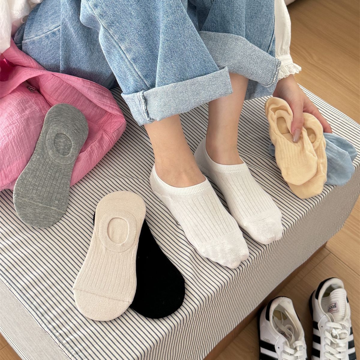 IOULOR summer non-slip with boat socks South Korea Dongdaemun solid color sweat-absorbent breathable boneless socks ladies socks