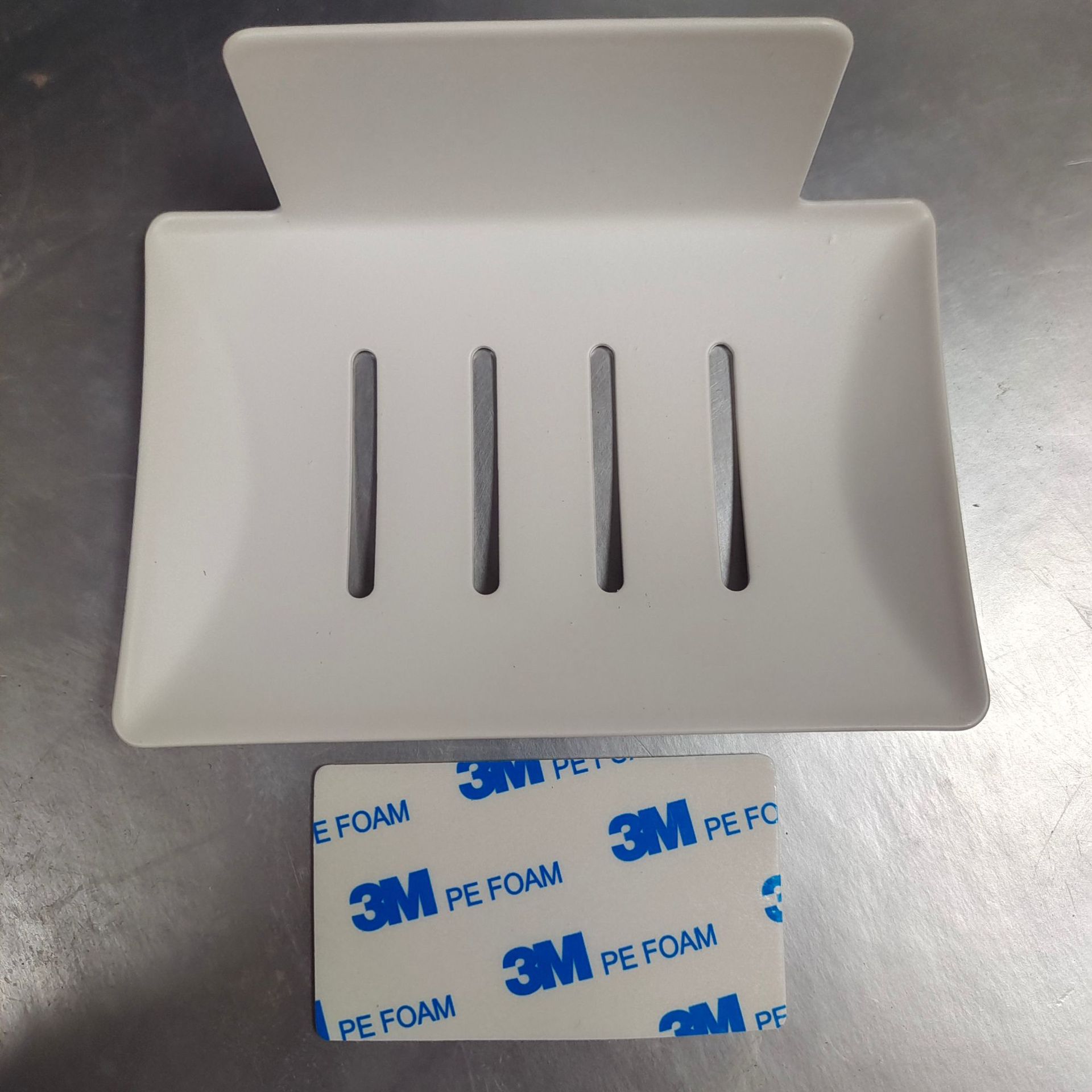 Caja de jabón integrada de acero al carbono, estante de baño sin clavos, caja de jabón, estante de baño creativo de pared sin perforación