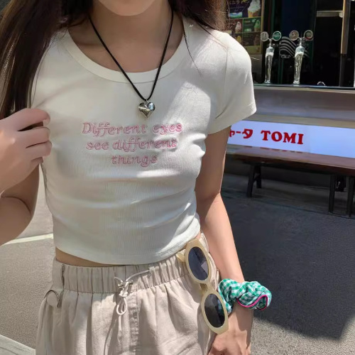 Summer girl sweet and cool short-sleeved cotton embroidered short T-shirt women's top design T-shirt niche slim fit and slim