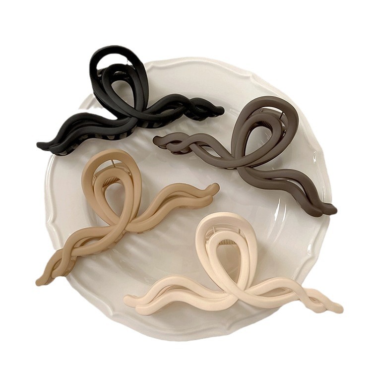 Casual and Versatile Large Frosted Hairpin Clip for Women's Back of Head Wavy Line Shark Clip Elegant Hairpin Headwear
