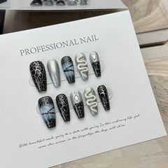 Artisan Handmade Wearable Nail Art Black Snake Pattern Elegant Dark Style Full-Size Artificial Nail Sticker Suitable for Students and Pregnant Women