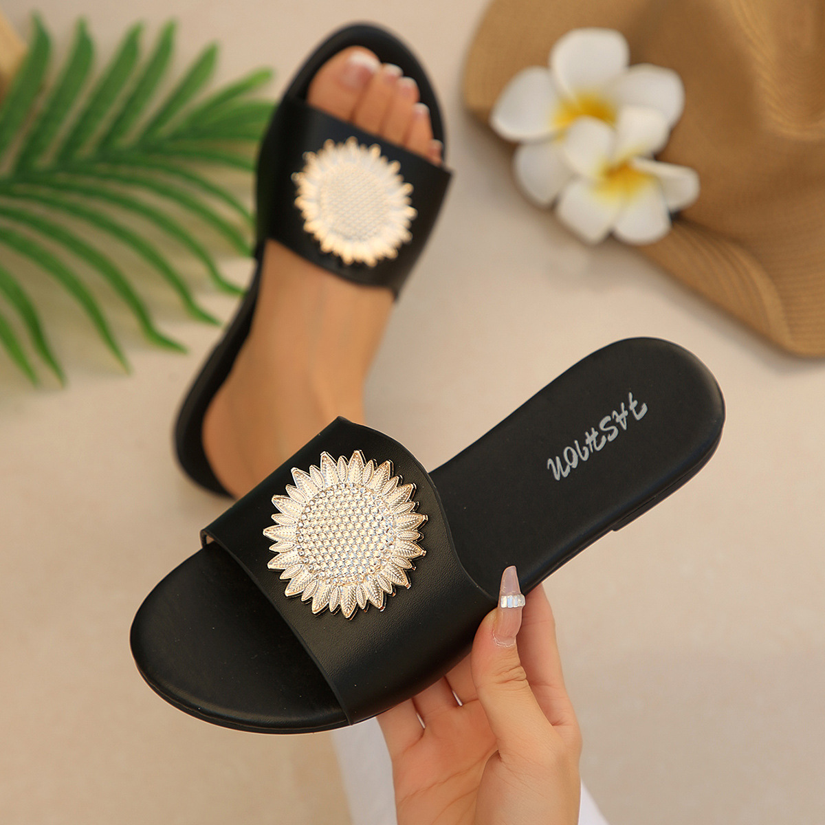 Sandalias Planas de Mujer de Cuero Sintético con Decoración de Metal para Verano