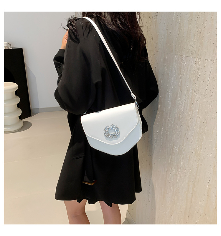 Borsa a tracolla singola con tracolla a triangolo alla moda alla moda 2024, nuova borsa da donna versatile con diamanti color caramella_voghion.com