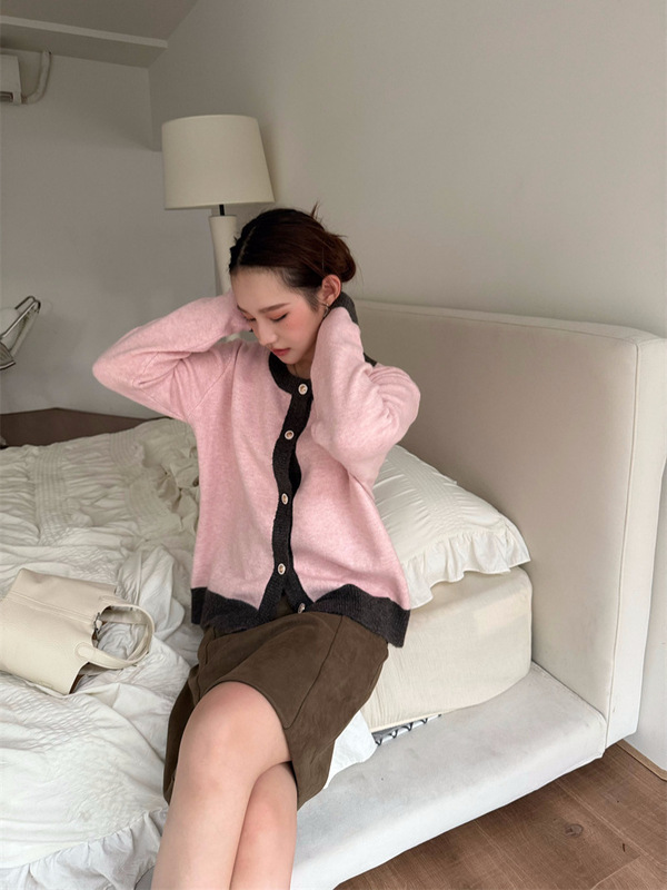 【实拍】含羊毛撞色针织开衫女秋冬季慵懒设计感圆领金属纽扣外套|undefined