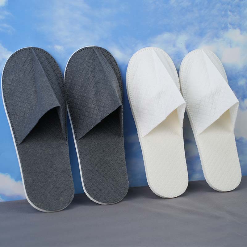 Hotel-exclusive disposable slippers—perfect for bathing, guest use at homestays and homes, or as extra-thick slippers for 5-star beauty salons.