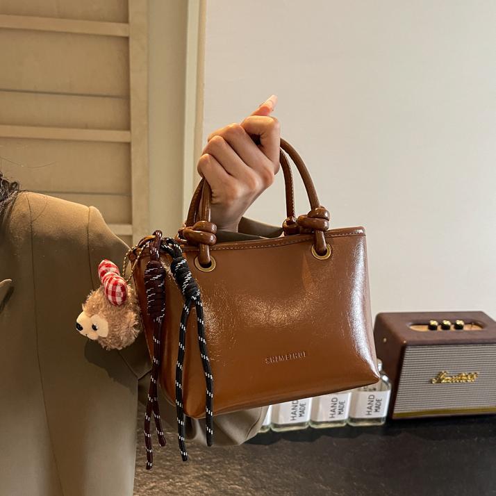 Otoño y invierno Meirad bolsos de mujer 2024 nueva moda moda bolsos de cubo de mano alta sensación de mochila versátil