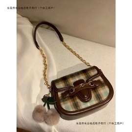 秋冬新款冬日暖阳马鞍包复古呢子撞色单肩斜挎包包图片色无性别风