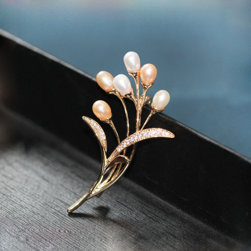 Tarweaarm broche met zoetwaterparel voor dames elegant_voghion.com