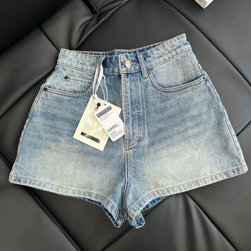 [Ready Stock] Miu Miu Distressed Heavy-Duty Whitening, Slimming Look and Slimming Look, All-Season Cotton Denim Shorts