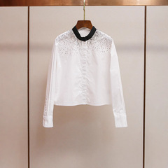 深センの南油のハイエンドの婦人服の春の新型の洋気のフランスの気質の百合は色の釘のドリルの短いシャツの上着にぶつかります。