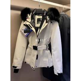 今年流行小个子感真羽绒服超好看白色连帽收腰冲锋衣外套女冬