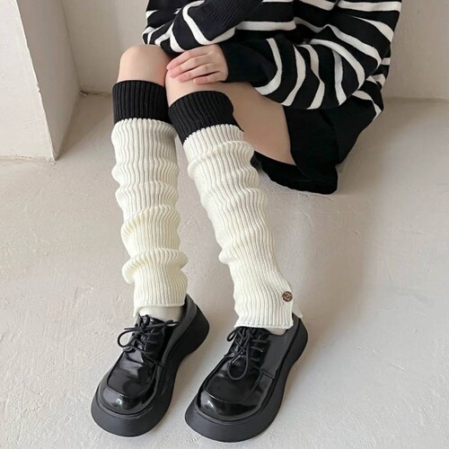 Autumn and winter calf socks leg covers hot girl pile socks female JK wholesale knitted warm retro black and white color matching buttons