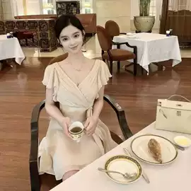 连衣裙;蕾丝衫雪纺衫