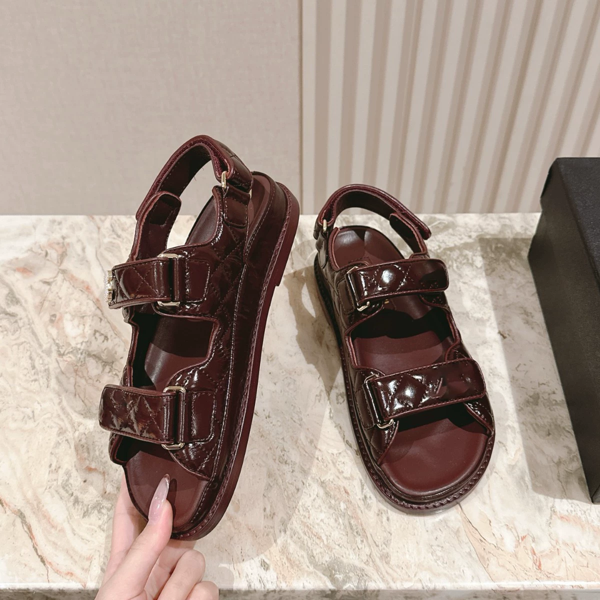 Fashionable summer beach sandals with velcro platform for leisure, Chanel style