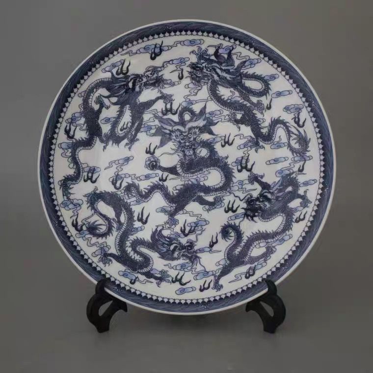 仿大清乾隆年制青花龙纹吉祥装饰盘摆件景德镇仿古瓷
