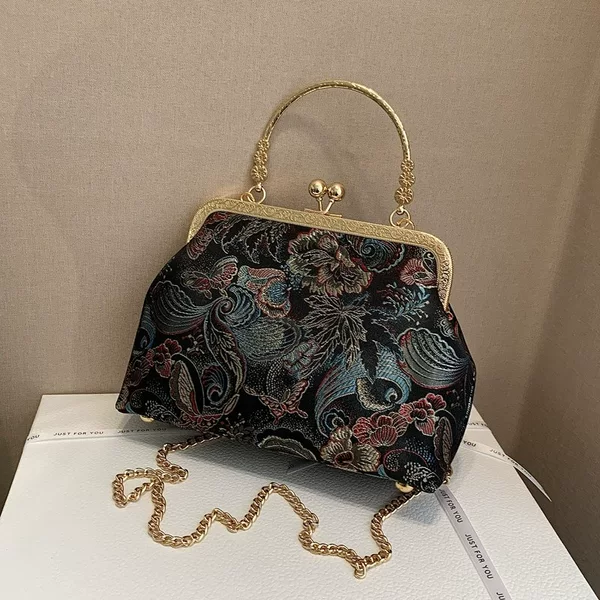New Chinese Style Embroidered Hand-Held Shell Bag 2025 New Clip Chain Shoulder Fashion Clip Niche Crossbody Bag