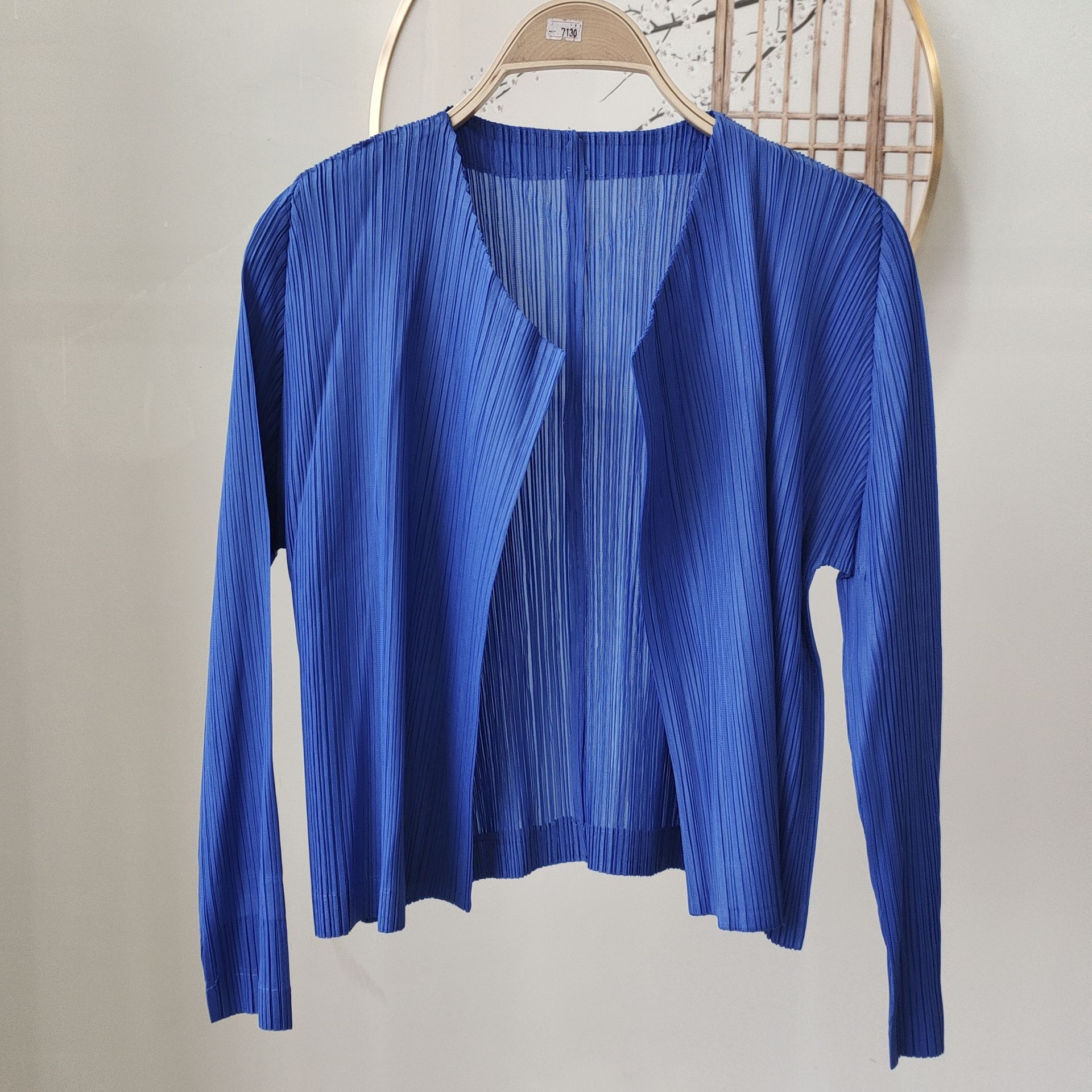 Cárdigan plisado de alta gama con calidad superior para otoño y primavera, chaqueta básica versátil de manga larga, delgada, de color sólido y corte ajustado.