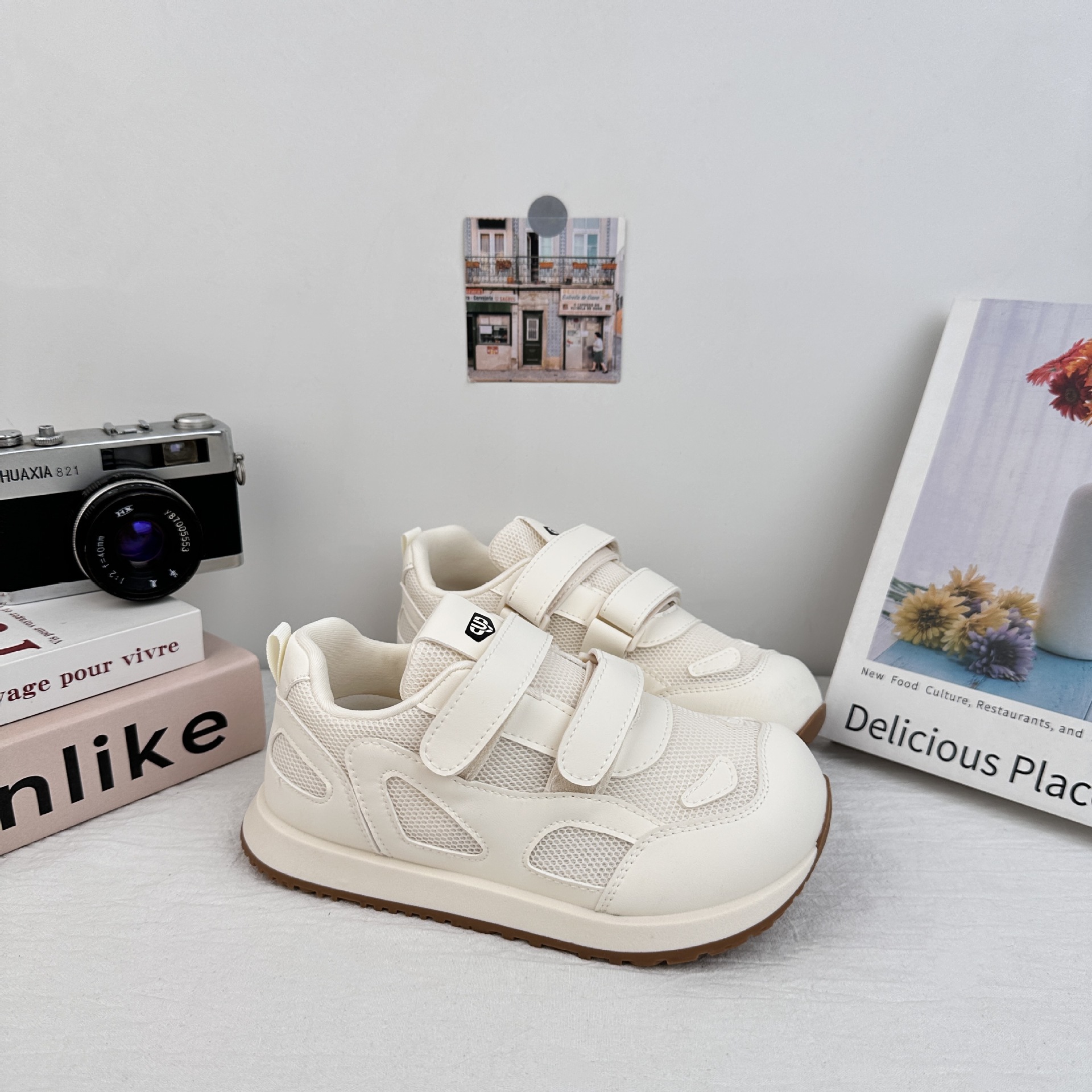 Yuanbo verano zapatos de skate delgados para mujeres 2025 nuevos zapatos de red para mujeres respirantes de malla velcro zapatos blancos pequeños