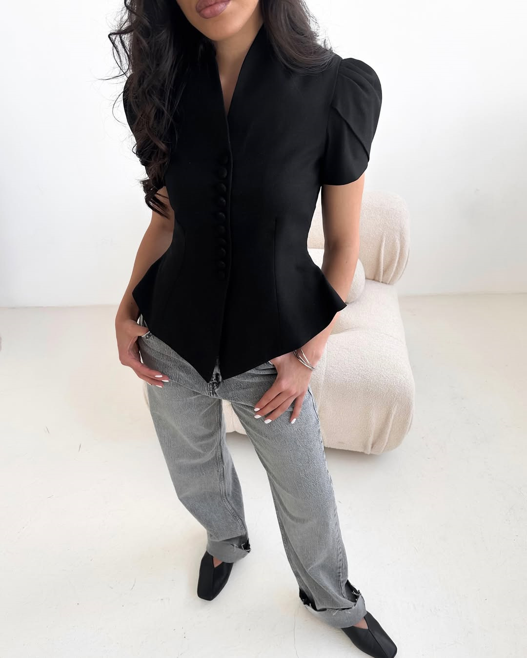 Camicia asimmetrica con bottoni a maniche corte per donna_voghion.com