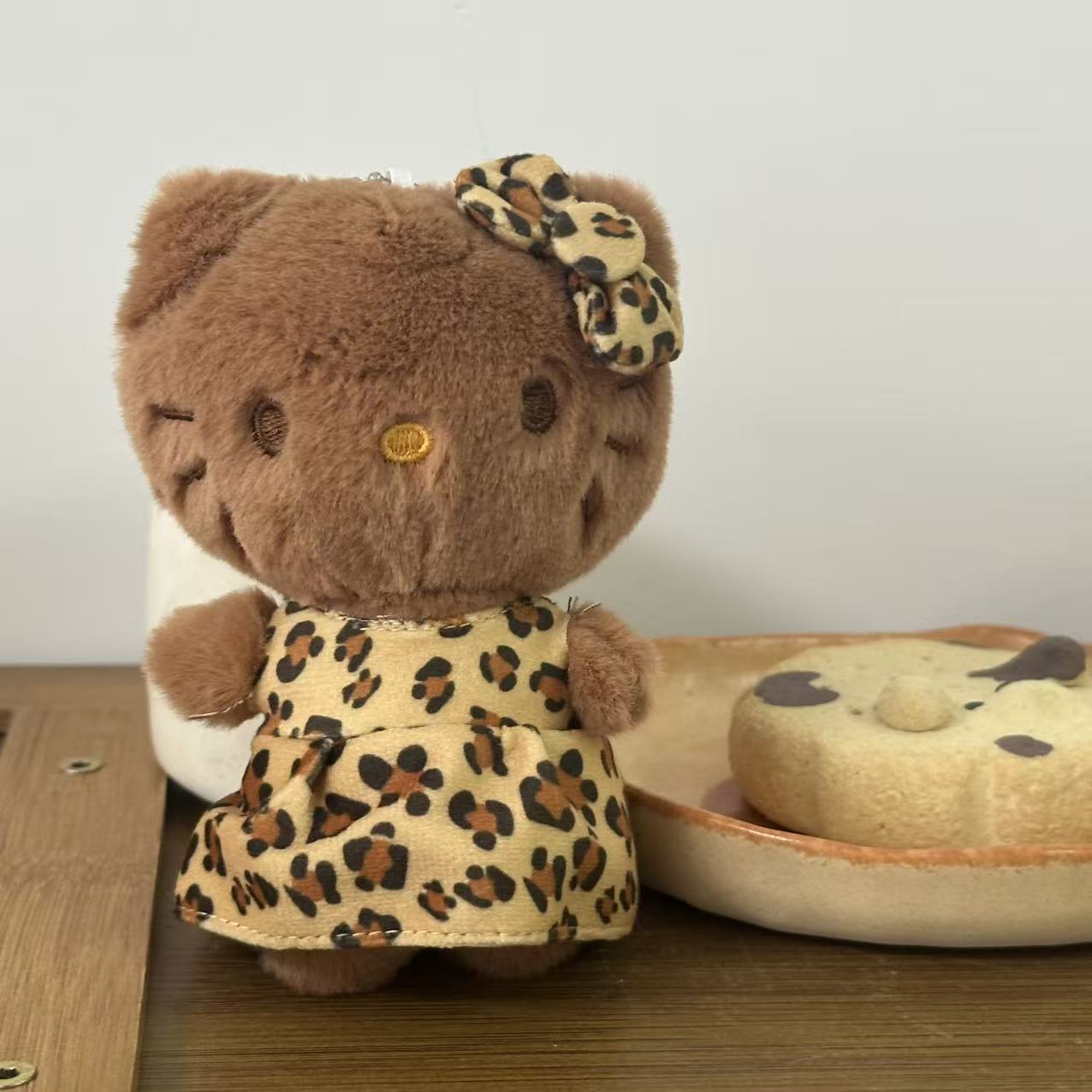 黒麦わら帽子キティ帽子ベビーペンダントラブバックル人形人形かわいいヘップバーンスタイルペンダントキーホルダー