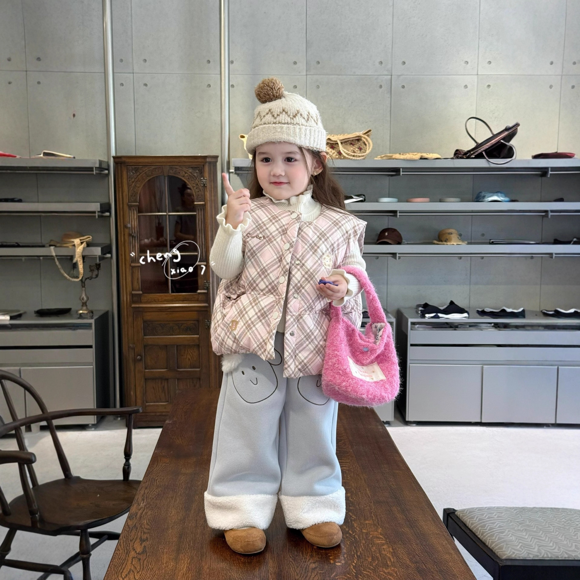 钛金熊童装批发女童90-130码2025深秋橙小七深秋可爱条纹格子马甲