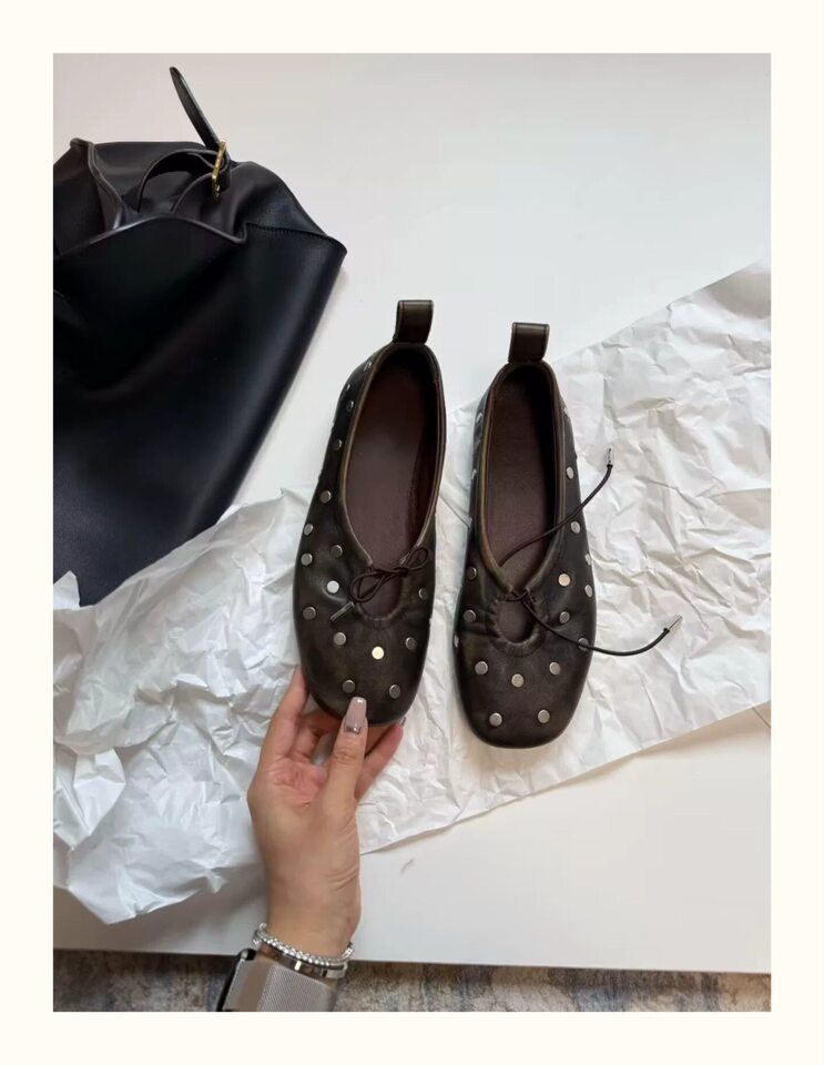 Giày bệt nữ Mary Jane da bò mũi vuông đính đinh tán , buộc dây, đế bằng 1 cm — Màu nâu chi tiết 8
