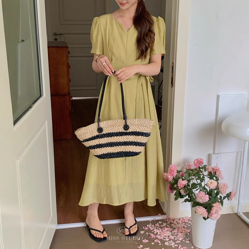 At the end of the year, the inventory will be cleared at no cost, the shelves will be emptied, and if you buy one item, you can also place an order to pick it up.