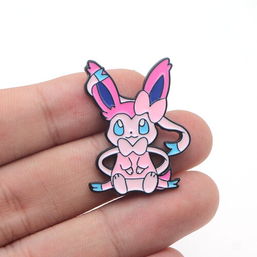 Japanese comics, European and American cute adventure cartoons, brooches, clothing, alloy pins, hats, scarves, badges, pendants, accessories