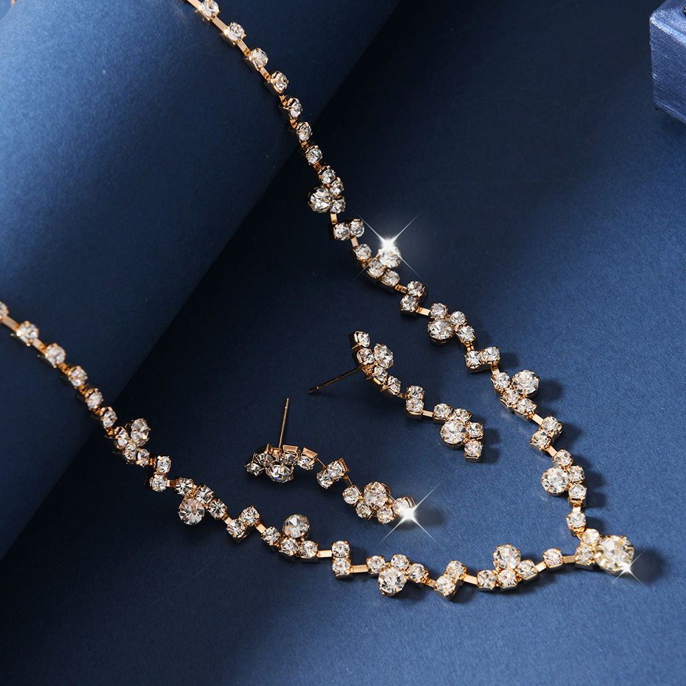 Joyería simple y exquisita venta caliente collar conjunto de pendientes de dos piezas conjunto completo de taladro clavícula vestido de cena accesorios de boda