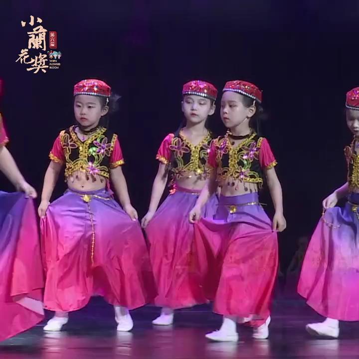 六一儿童新疆舞蹈演出服女童维吾尔族民族服装节日国庆民族风套装