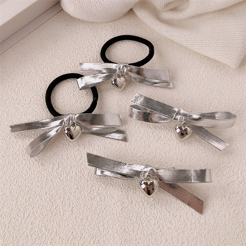 Coreano dulce cool girl plateado arco de cabello en nicho de alta sensación cuerda de cabello amor correa de cabello adornos para el cabello