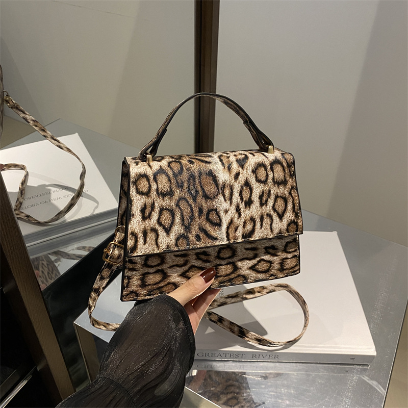 Leopardo europeo y americano retro moda elegante bolso 2024 este año bolso pequeño nuevo estilo de estilo extranjero bolso de hombro elegante