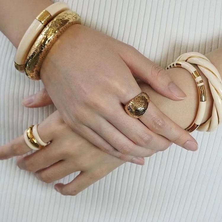 Anel vintage francês em latão dourado para mulher_voghion.com