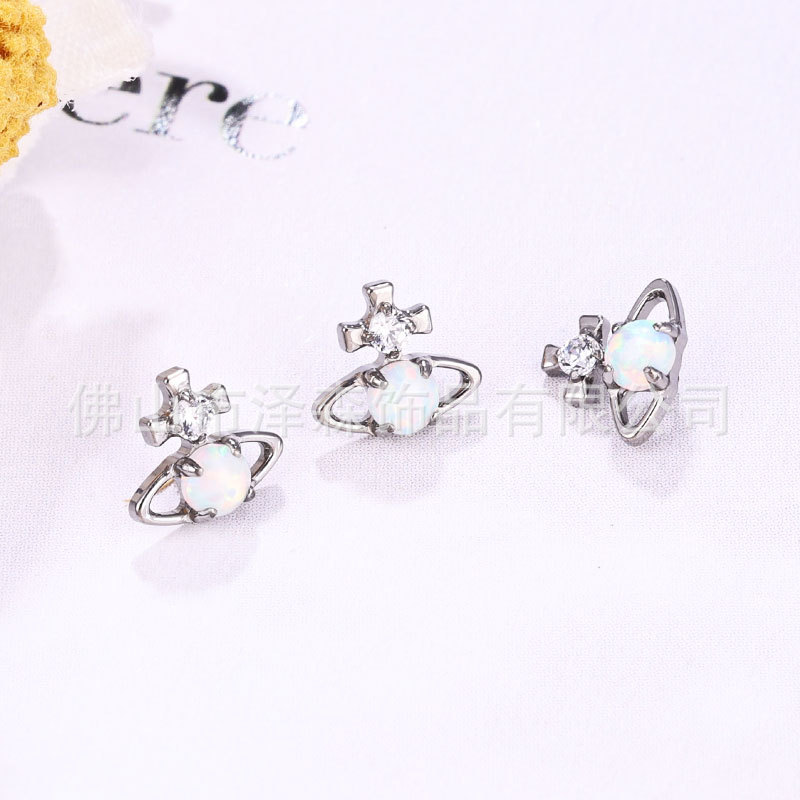 Pointed labret stud close-up product detail