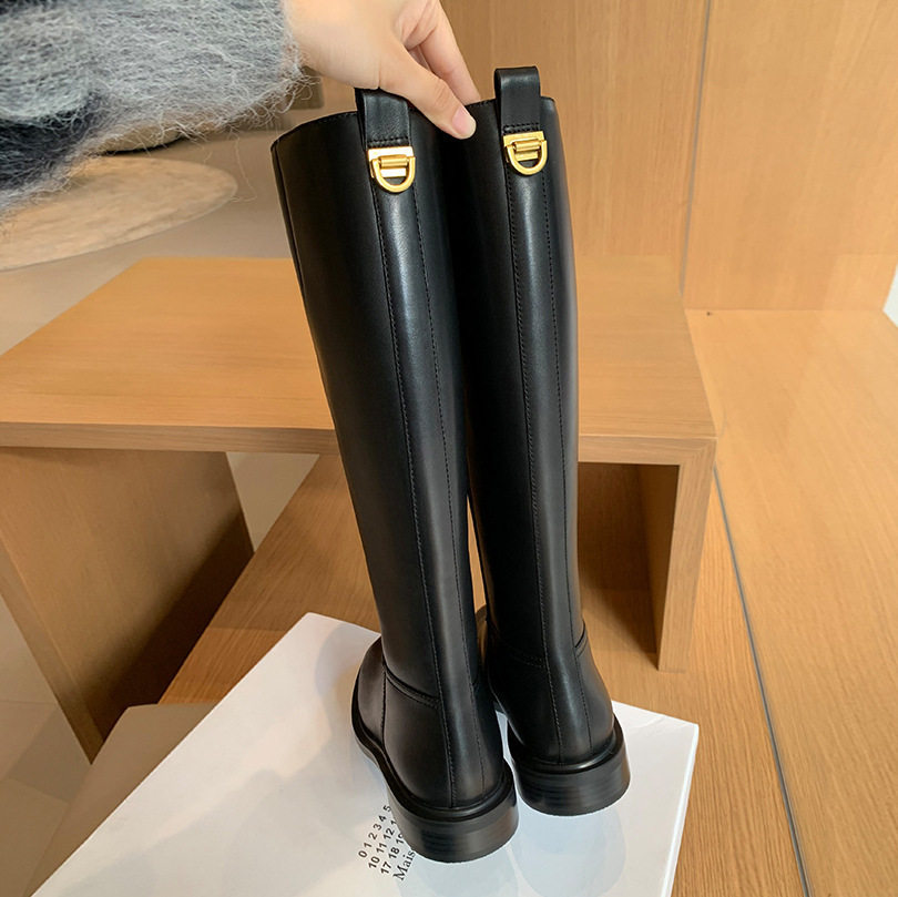 Bốt cao cổ nữ da lộn mũi tròn khóa vàng, gót vừa 3–5 cm, đế dày — Màu đen (lót lông cừu), Màu đen (lớp lót đơn) chi tiết 2