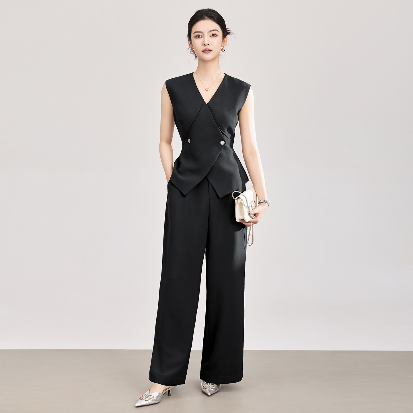 Set áo vest không tay dây buộc + quần ống rộng công sở nữ phong cách hiện đại — màu đen