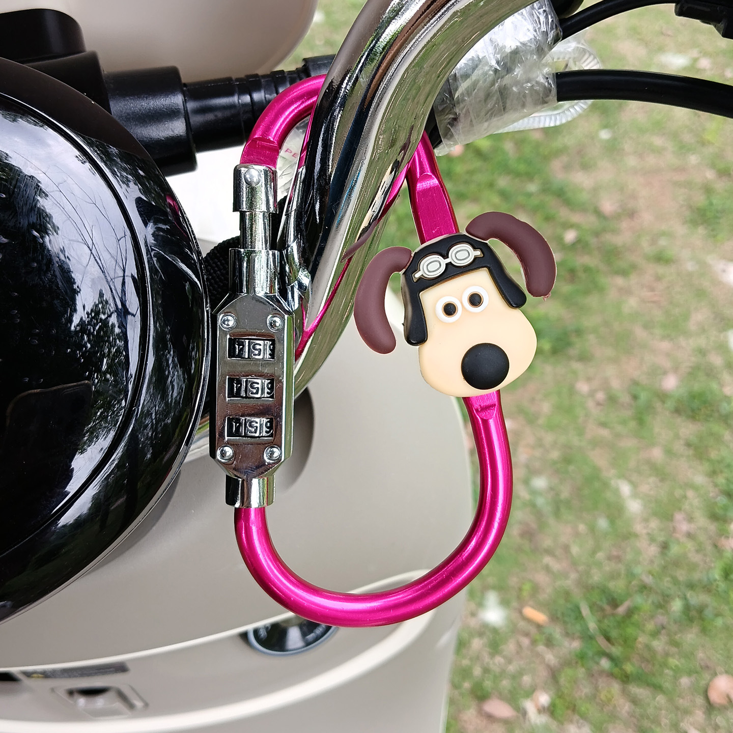 Cute Cartoon Electric Vehicle Helmet Password Lock Motorcycle Scooter Mountain Bike Anti-Theft Lock Basket