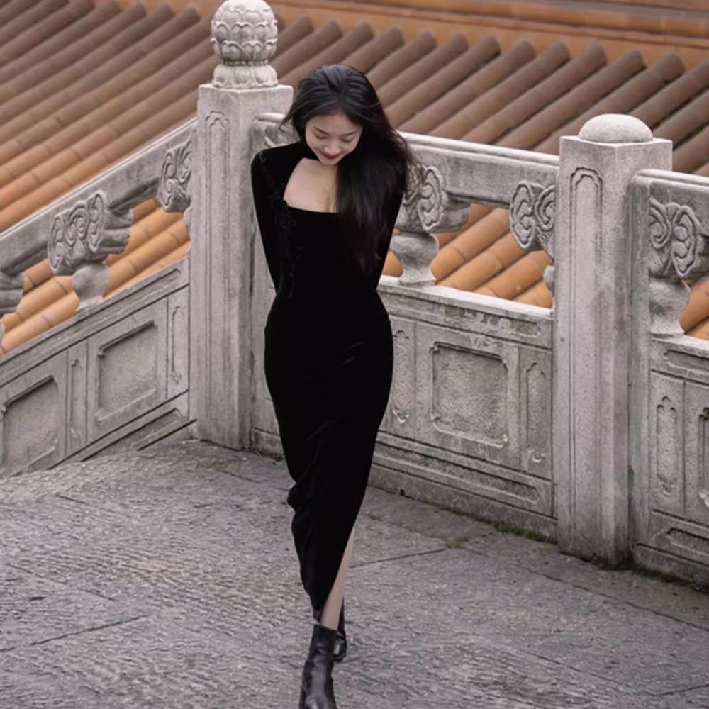 2025秋冬款新中式复古透视露背改良旗袍气质黑色丝绒包臀连衣裙女